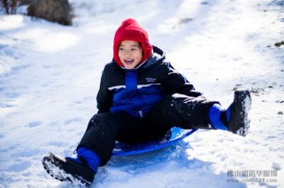 滑雪服可以當沖鋒衣穿嗎？